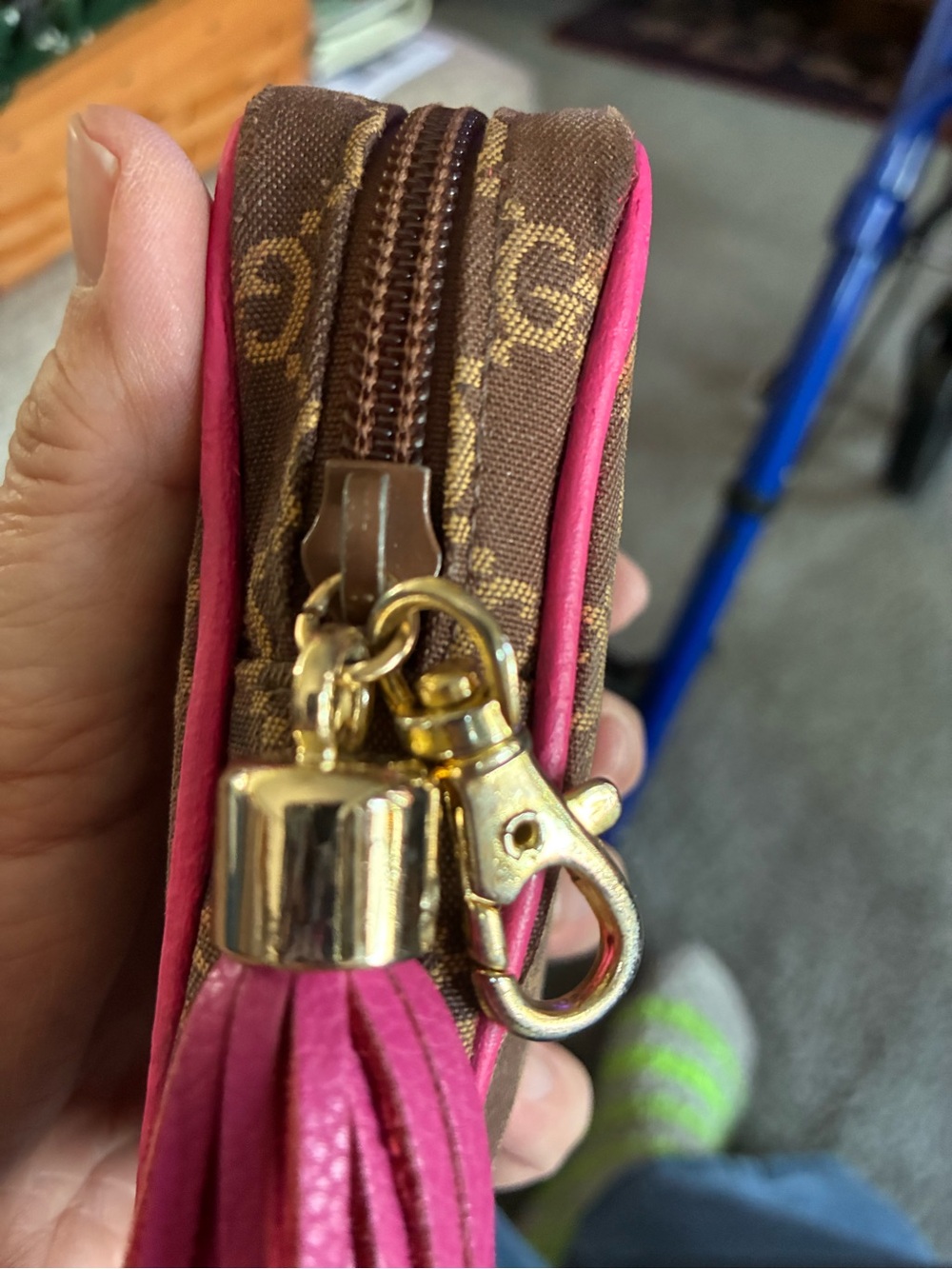 Gucci Brown Monogram Pouch with Fuchsia Trim and Tassel - Picture 3 of 10